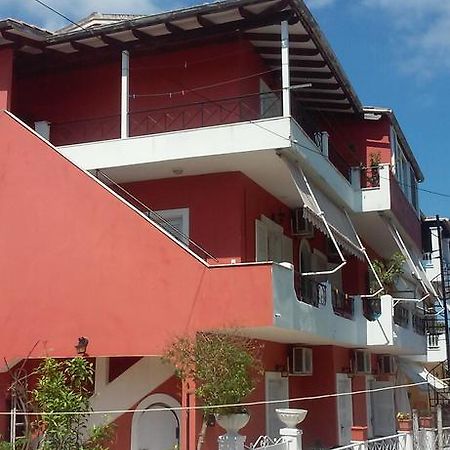 Loula'S Apartments Гувия Екстериор снимка