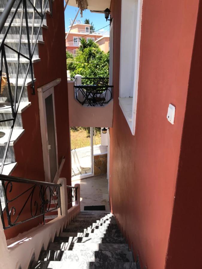 Loula'S Apartments Гувия Екстериор снимка