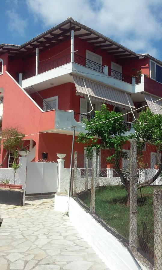 Loula'S Apartments Гувия Екстериор снимка