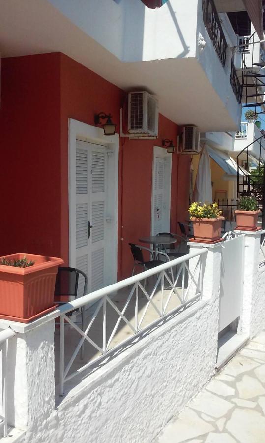 Loula'S Apartments Гувия Екстериор снимка