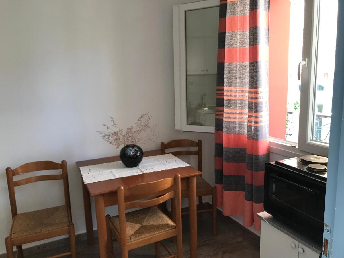 Loula'S Apartments Гувия Екстериор снимка