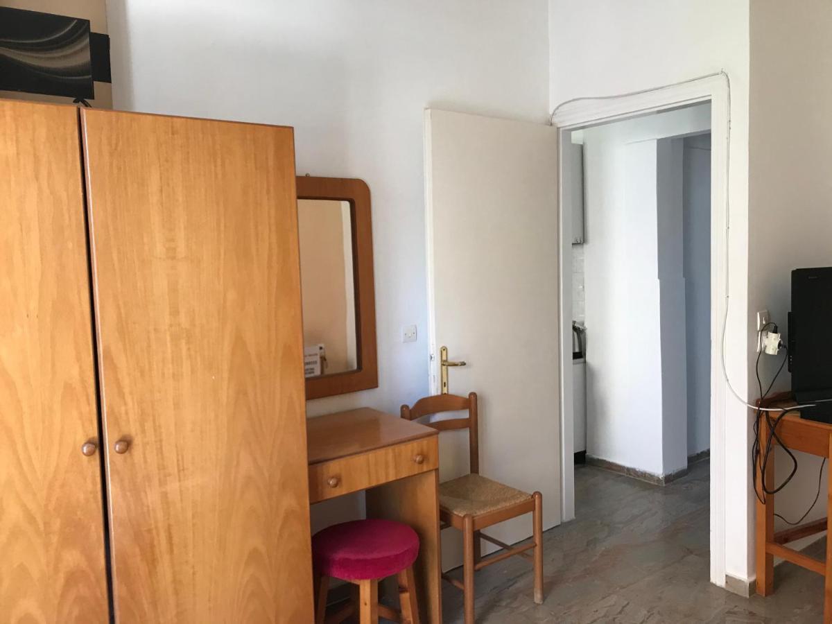 Loula'S Apartments Гувия Екстериор снимка