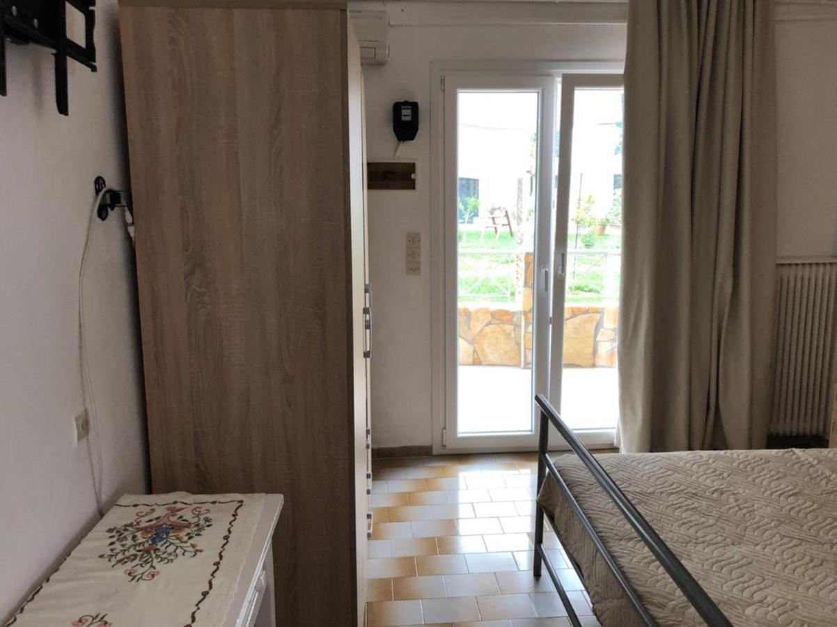 Loula'S Apartments Гувия Екстериор снимка