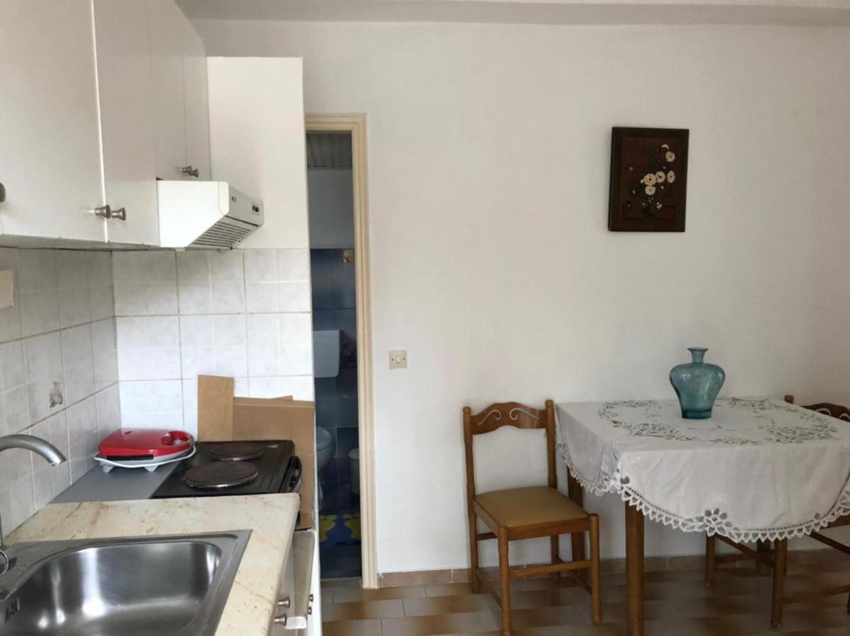 Loula'S Apartments Гувия Екстериор снимка