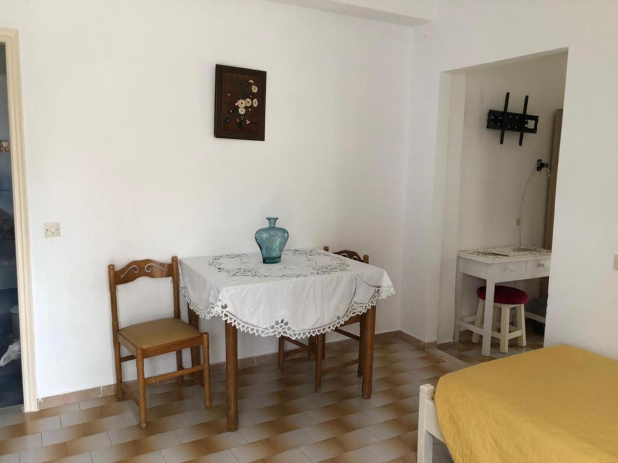 Loula'S Apartments Гувия Екстериор снимка