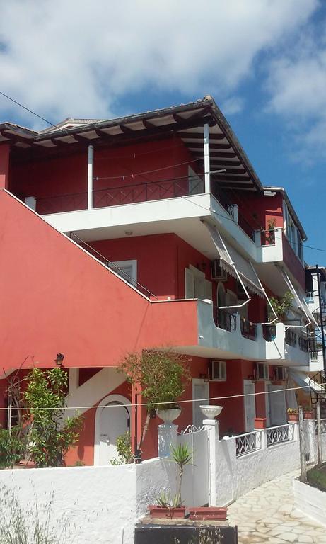 Loula'S Apartments Гувия Екстериор снимка