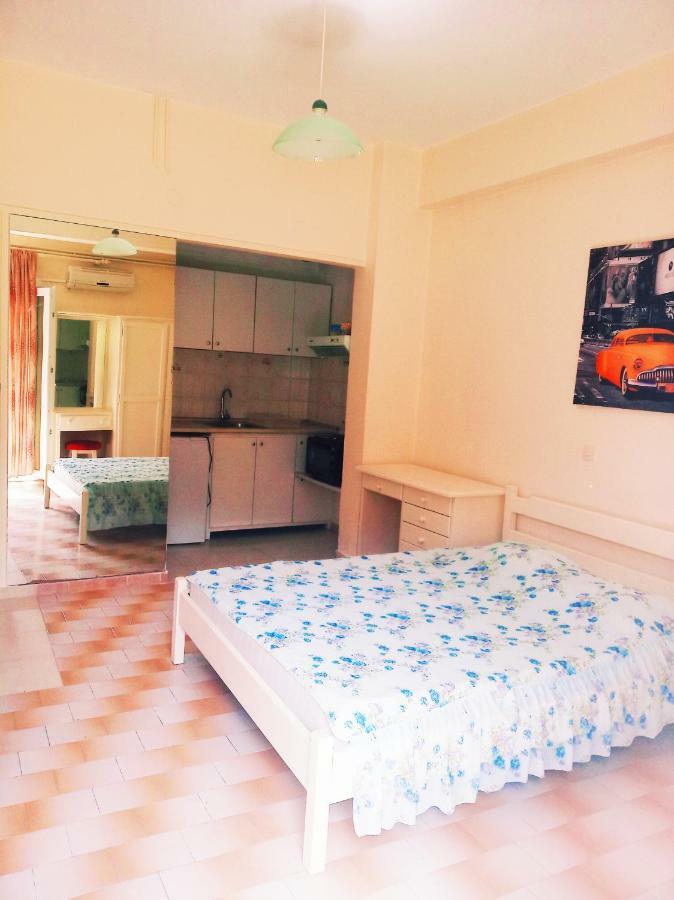 Loula'S Apartments Гувия Екстериор снимка